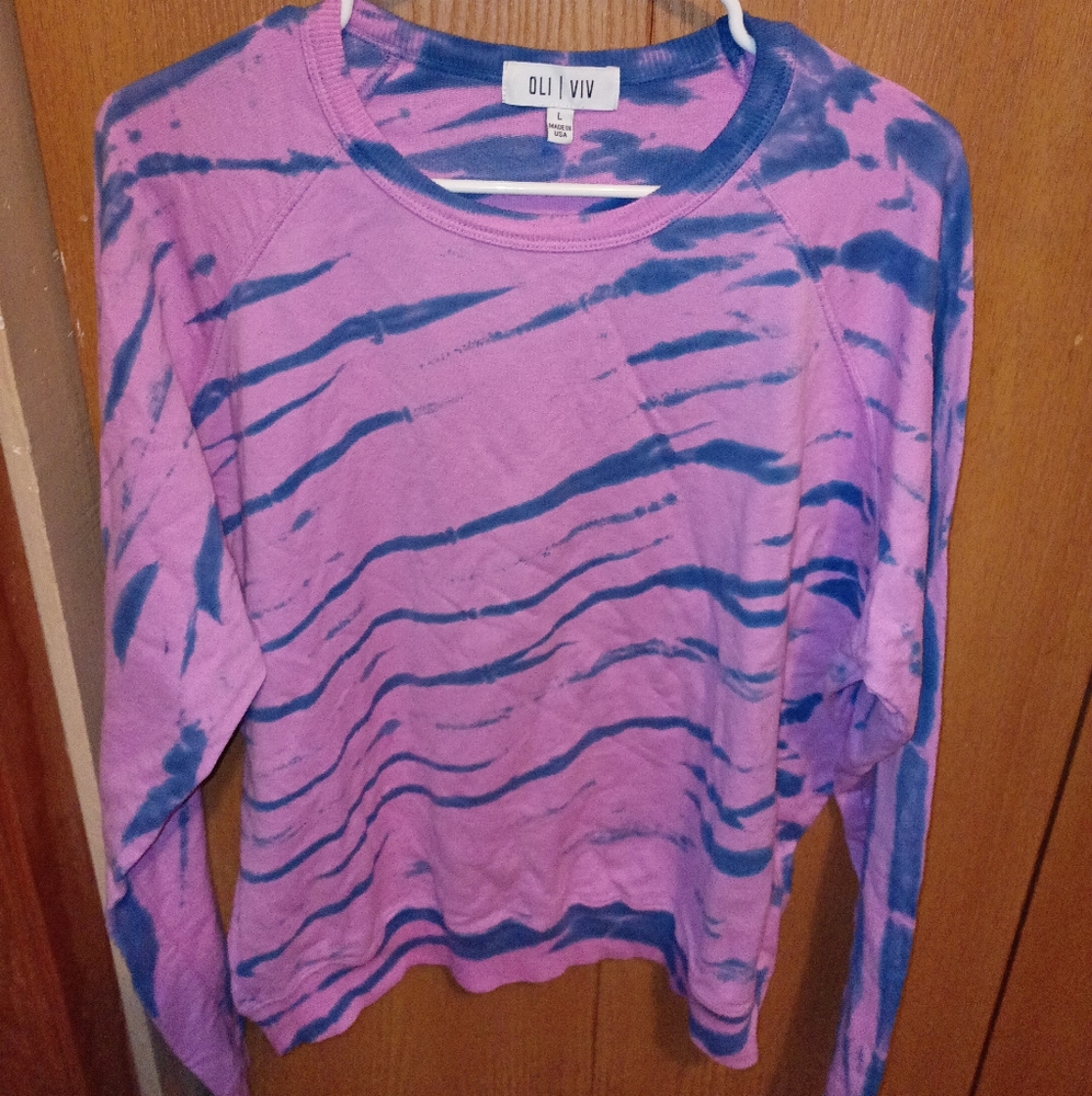 Sweatshirt. Pink and blue.
